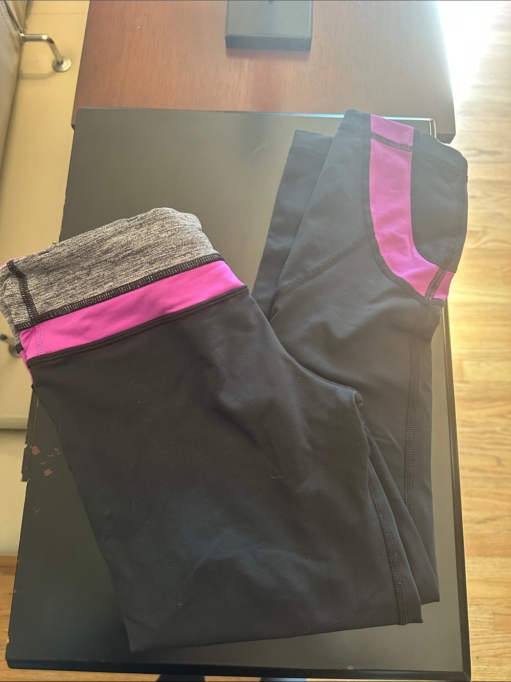 lululemon Size 6 Black Pink Colorblock Leggings Back Zip Pocket